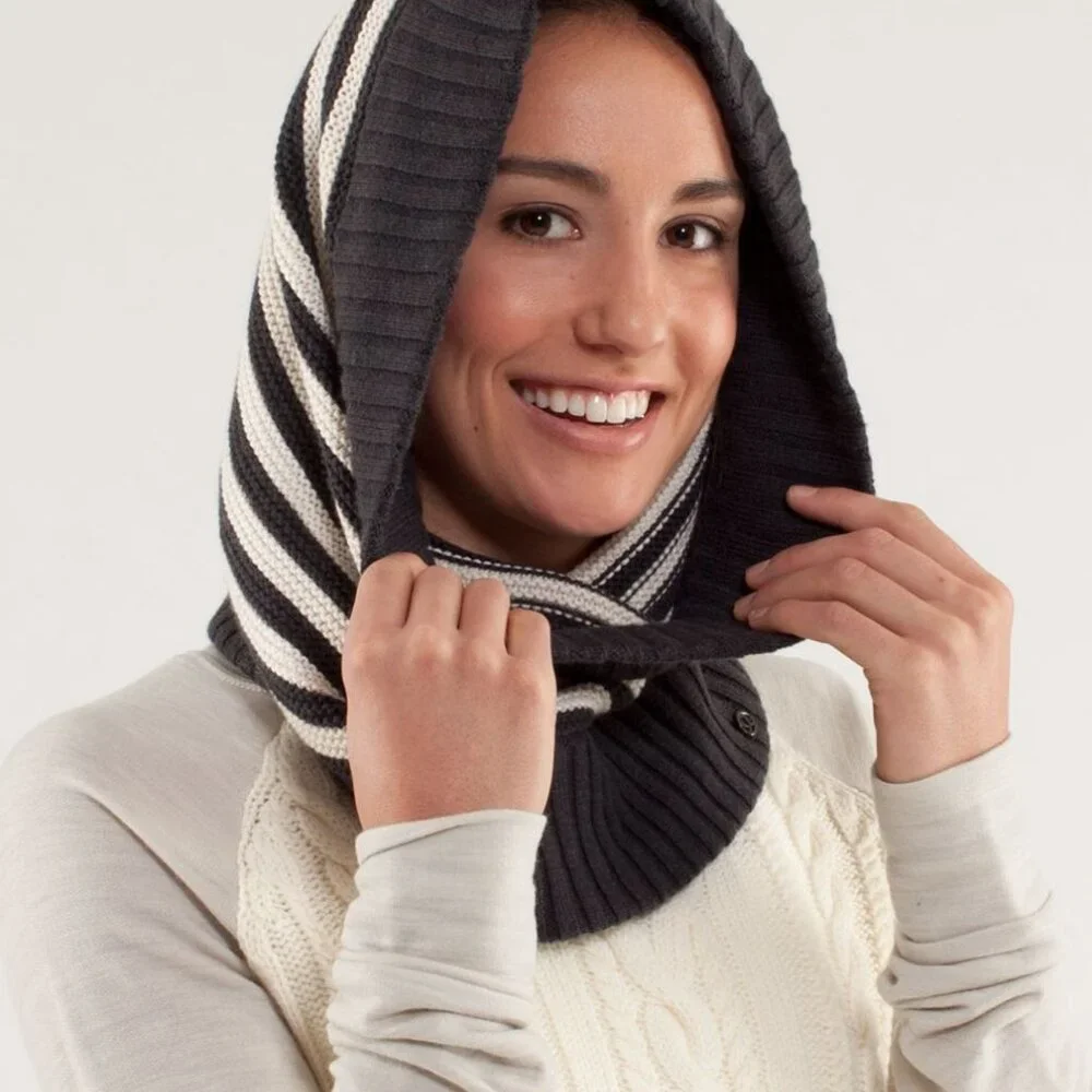 Lululemon Chalet Keep Your Neck Cozy Polar Cream / Deep Coal - VEUC - Like New - Picture 3 of 8